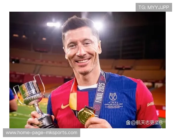 巴萨莱万禁区背身转身抽射技惊四座：他如何再次刷新足球的定义