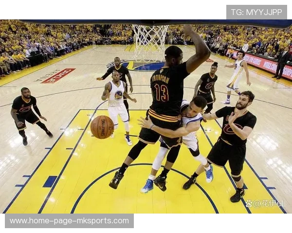 勇士团队连续抢断带来快攻连得数分 勇士团队连续抢断带来快攻连得数分