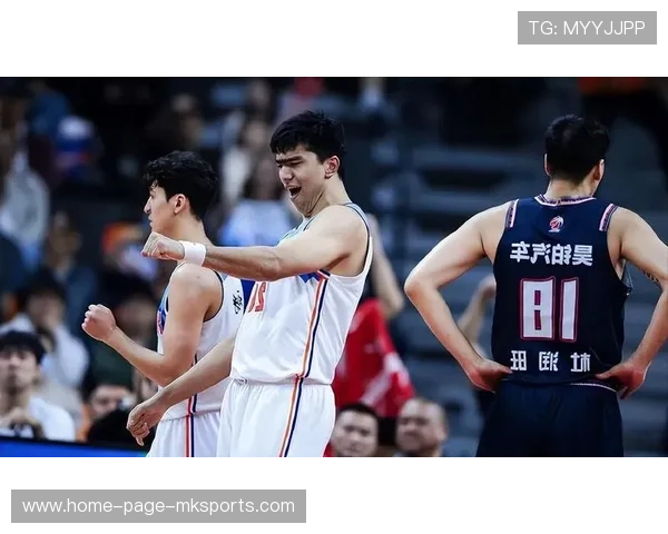 球队在防守回合中通过沟通减少对手空位机会，球队防守效率